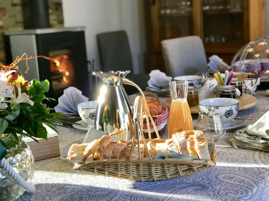 chambres-d-hotes-les-ecrins-orbey-alsace-petit-dejeuner-da6b0c50-_1_ (1)