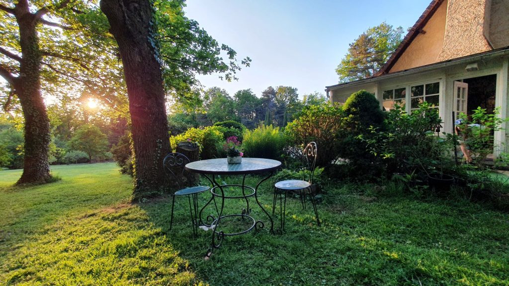 Extérieur de la chambre d'hôte Les bois de Ravel
