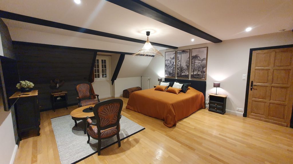 chambre de la chambre d'hôte Les bois de Ravel