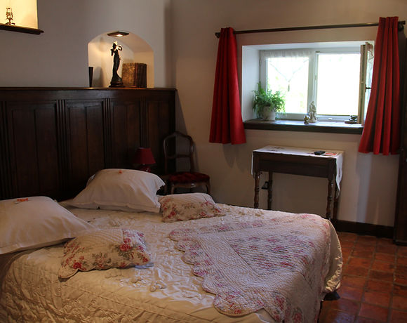 chambre_rouge_le_vieroz_blanc